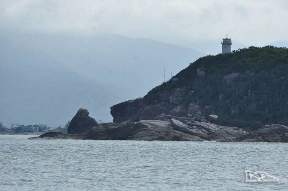 Farol na praia de Naufragados, no extremo sul de Florianópolis, Ilha de Santa Catarina